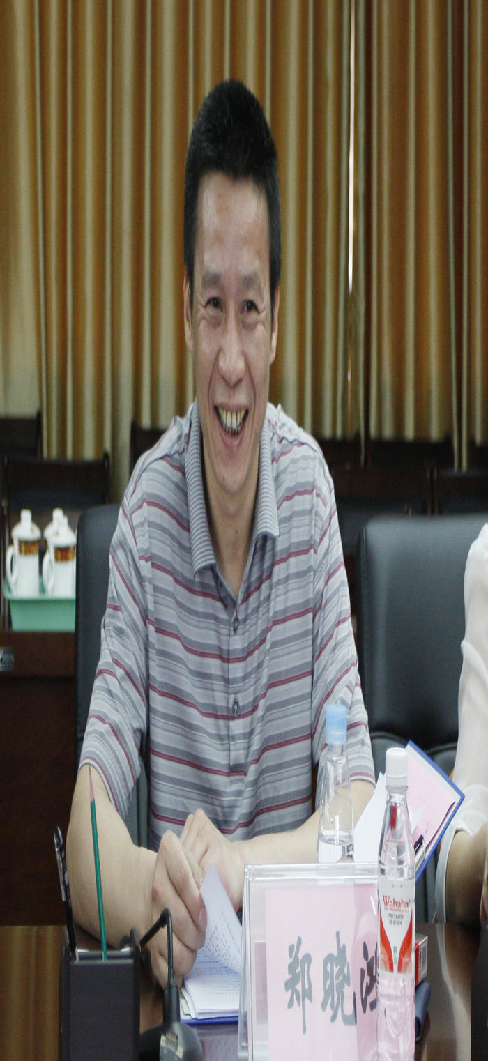 按住CTRL鍵使用鼠標(biāo)滾輪縮放圖片